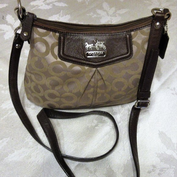 Vintage Mini Coach crossbody Beige  Signature  Bag No:  D1163 45037 - Picture 1 of 9
